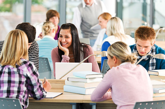 Coraz dłuższe kolejki w szkołach językowych – rodzice zgłaszają problem z dostępnością kursów