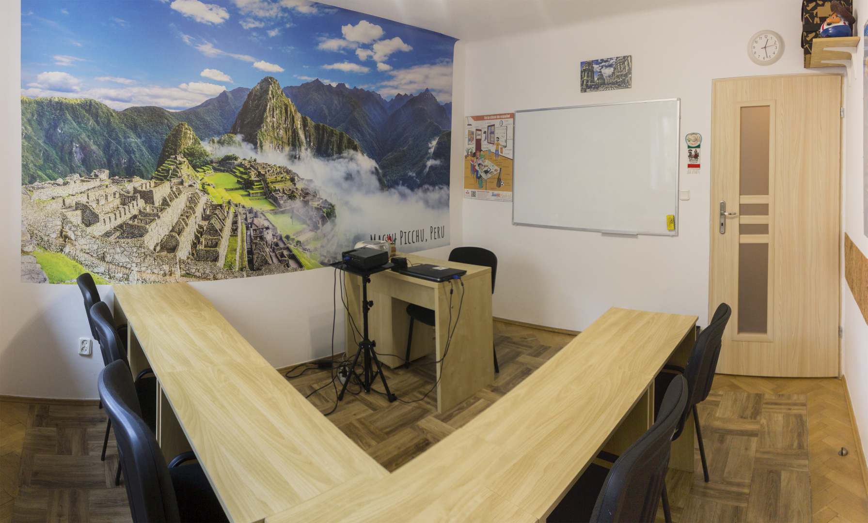 Menedżerowie w Polsce coraz trudniej zapisują się na kursy hiszpańskiego: popyt przewyższa podaż